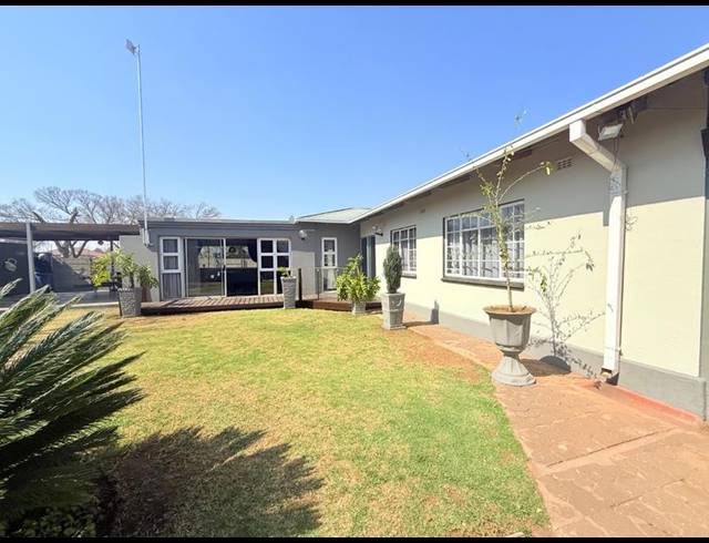 2 BEDROOM HOUSE FOR SALE IN VANDERBIJLPARK CW 5